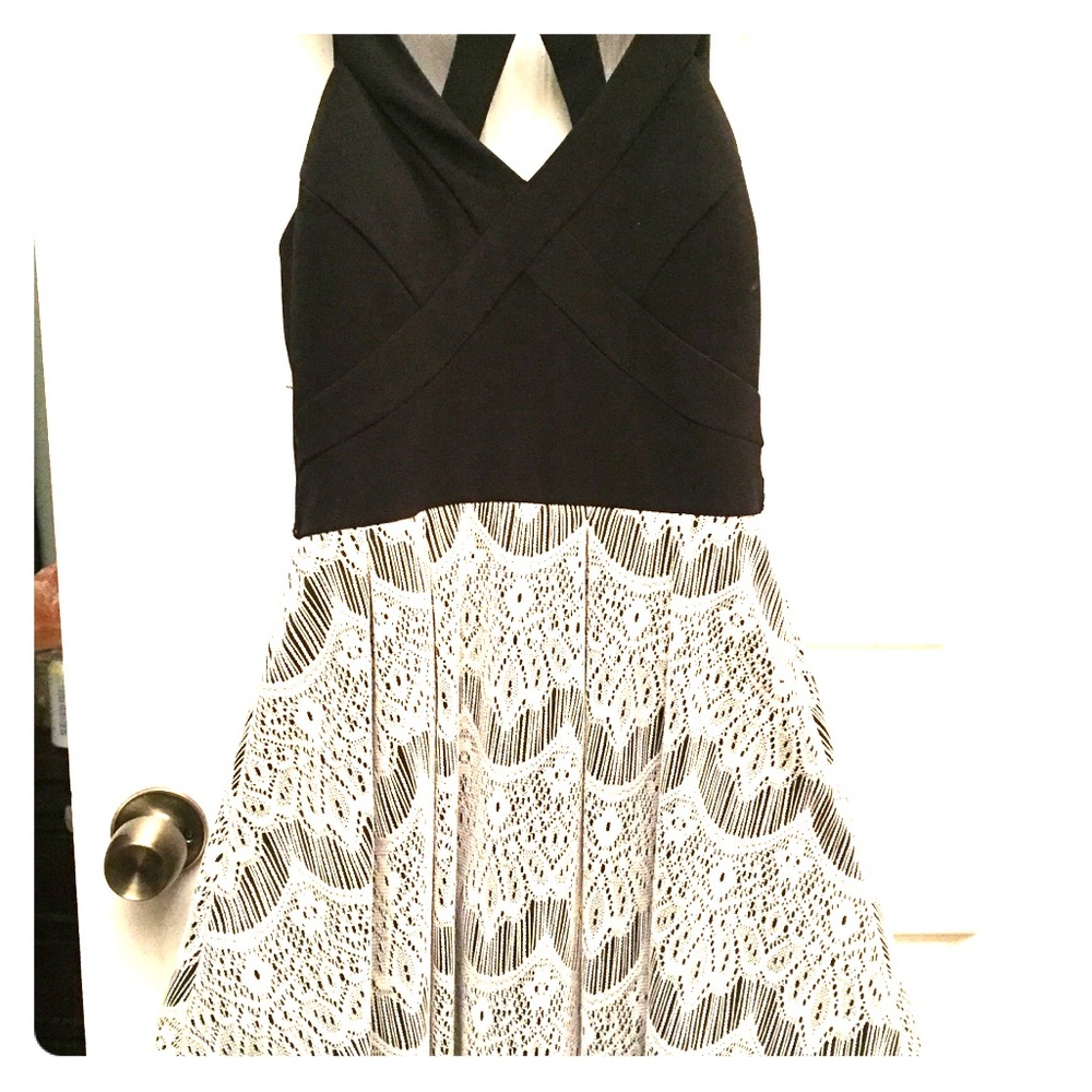 heart shaped bodice mini dress w/ lace overlay